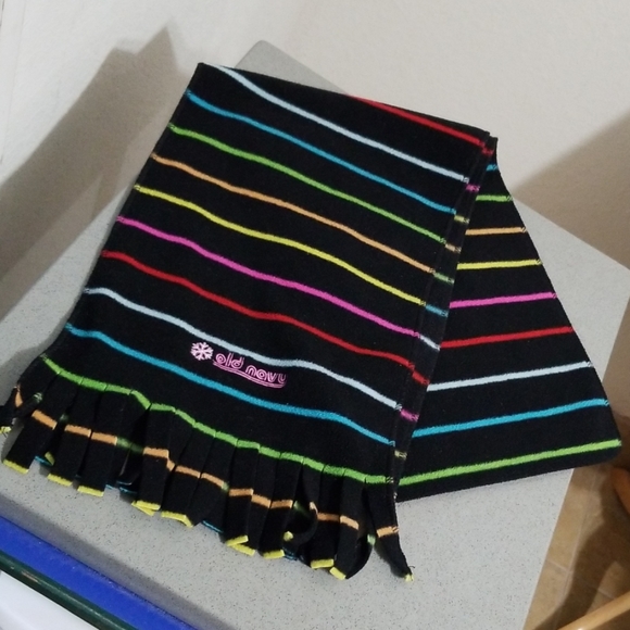 Old Navy Hat and Scarf set - Picture 5 of 11